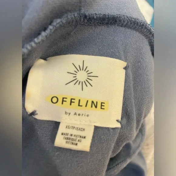 Offline by aerie cropped velour hooded top xs - Picture 9 of 9